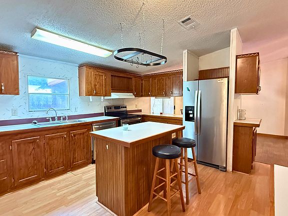 3rd image of 5243 Morris St