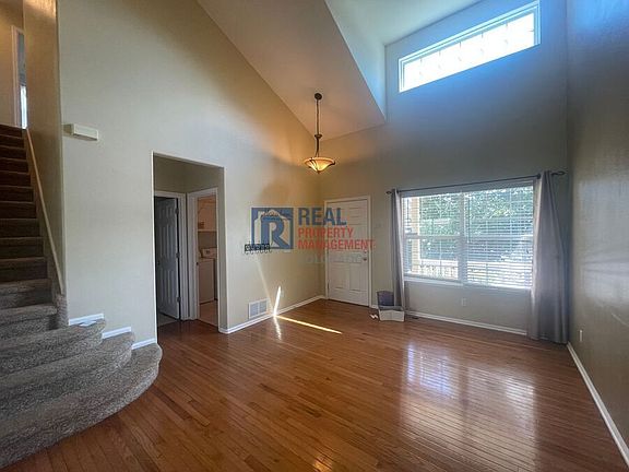 3rd image of 6726 Annanhill Pl