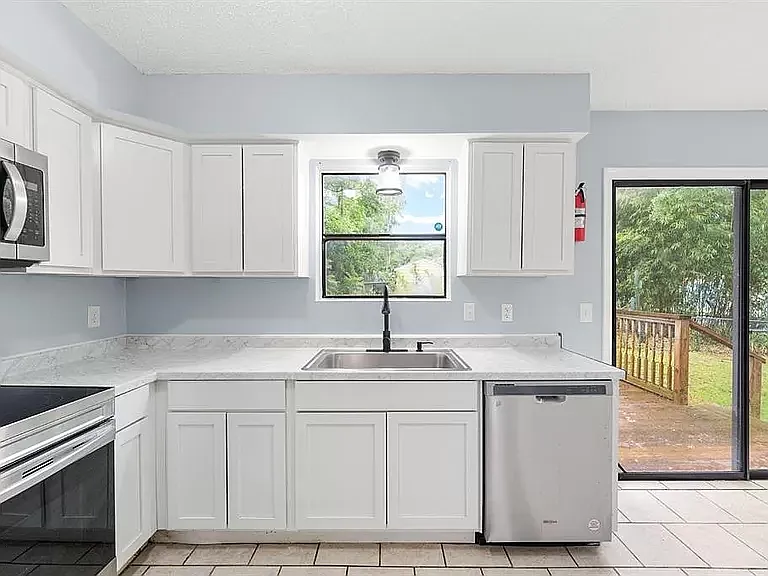 611 Warn Ree Cir — Photo 6