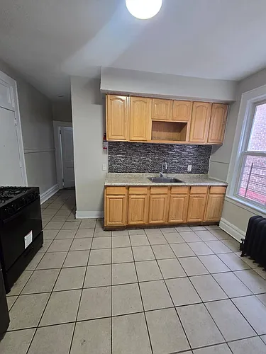 83 Montgomery Ave #2A Photo 1