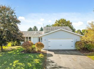 6609 Sawmill Dr, Roscoe, IL 61073