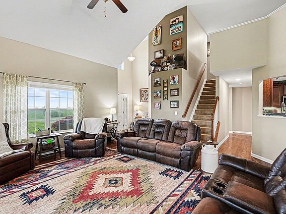 4th image of 3267 Center Ridge Rd