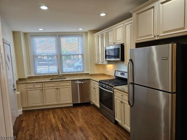 410 Rahway Ave #414