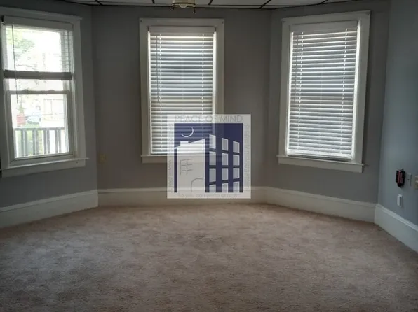 21-23 Dean St #3F, Woonsocket, RI 02895