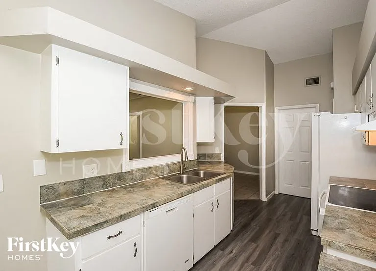 232 Rheine Rd NW — Photo 7