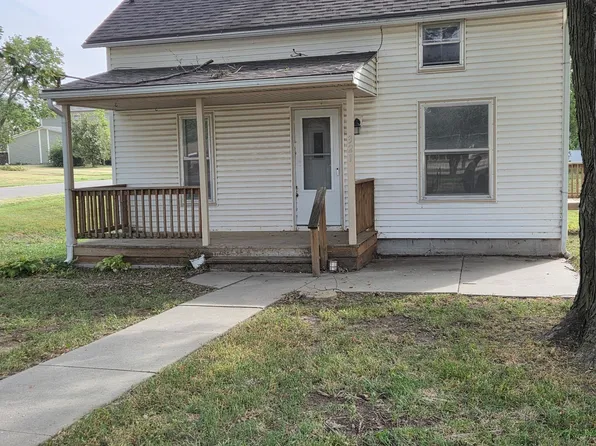 321 W 3rd St, Miltonvale, KS 67466