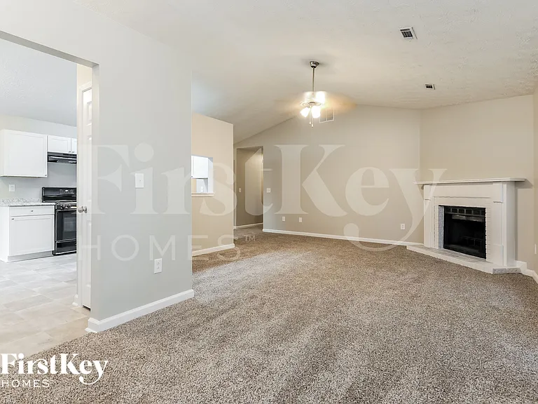206 Red Oak Dr — Photo 2