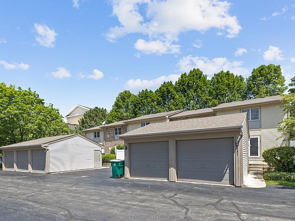 5th image of 401 S Jefferson St #409