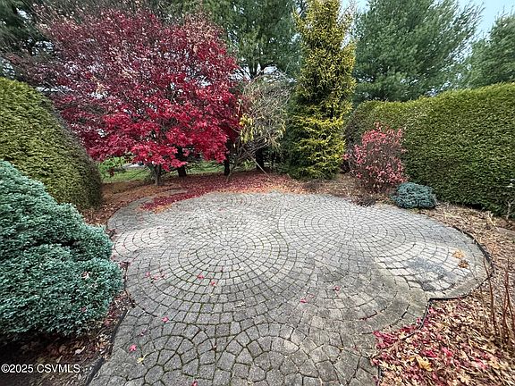 4th image of 206 Birchtree Ln