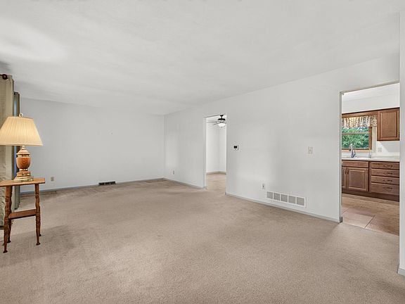 5th image of 516 W Mulberry Ln