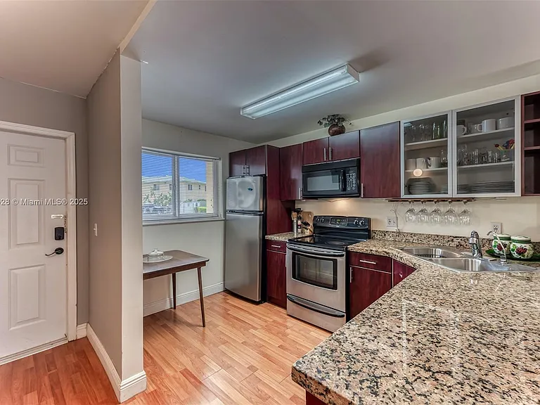 840 Pine Dr #103 — Photo 10