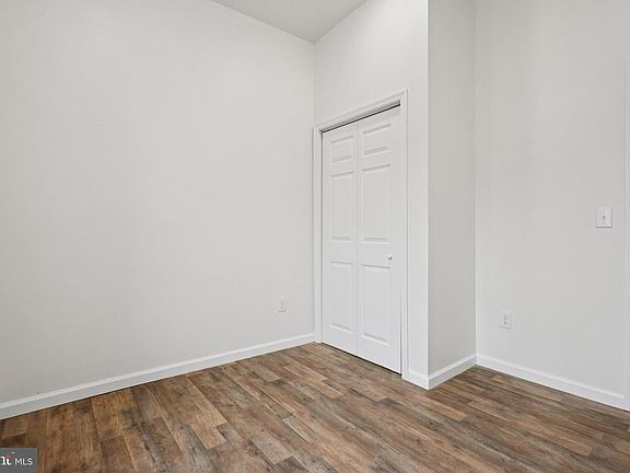5th image of 3265 N Park Ave