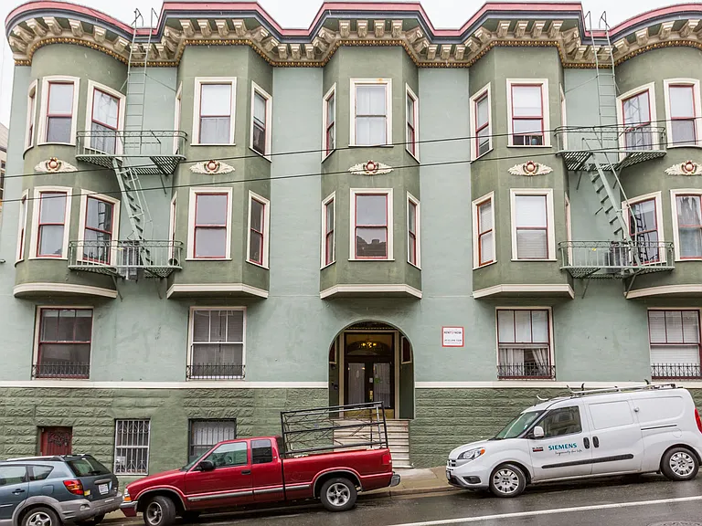 1560 Sacramento St — Photo 36