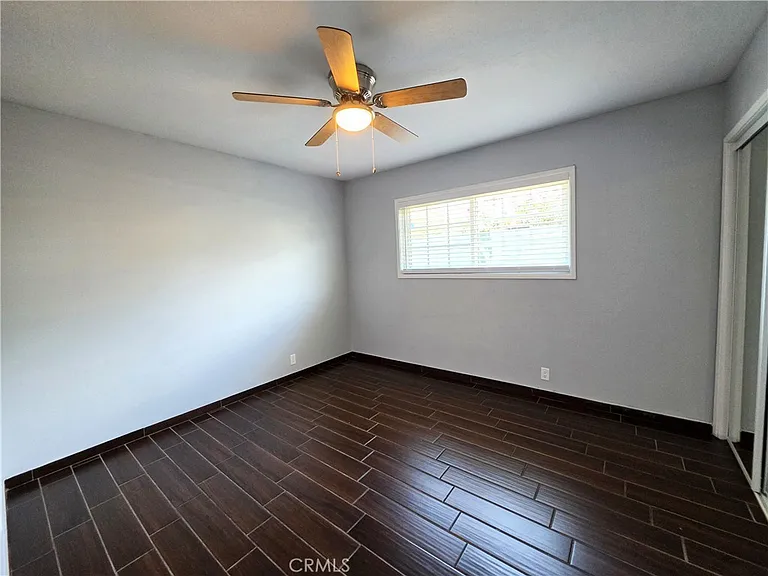 221 E Maple St — Photo 10