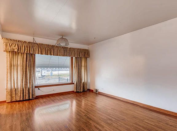 5th image of 8913 S Greenwood Ave