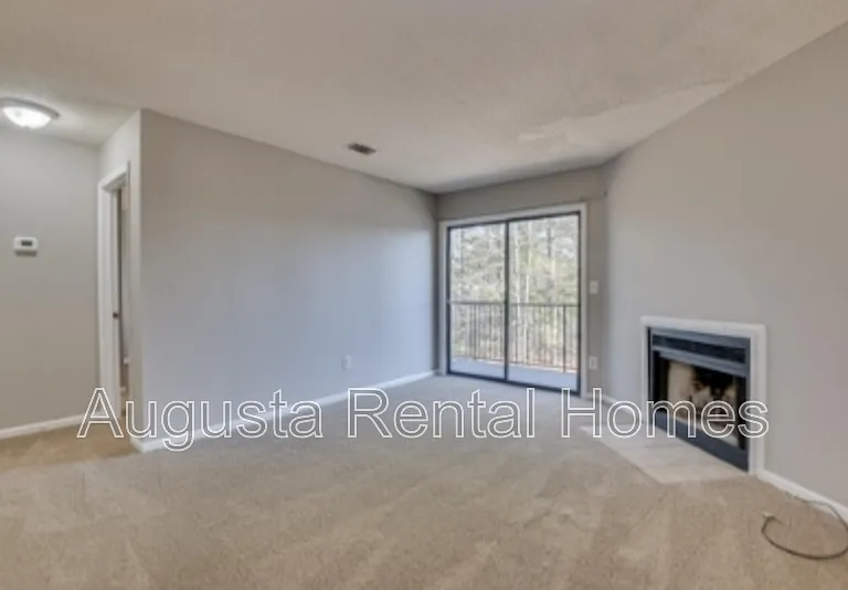 2449C Jennings Rd — Photo 3