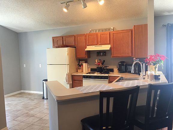Kitchen & Breakfast Bar