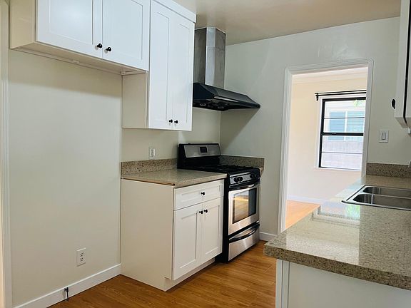 4th image of 4841 Camellia Ave