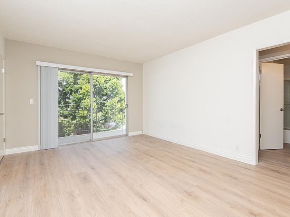 2nd image of 1906 S Shenandoah St APT 10