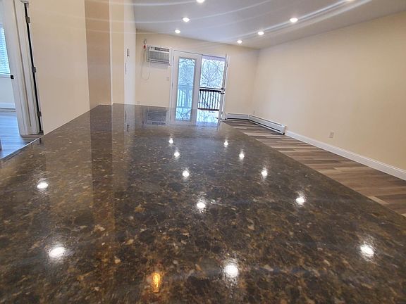 5th image of 60 Stevens St W #12