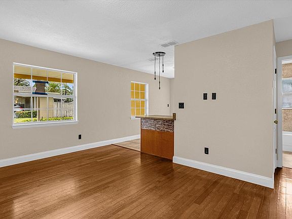 4th image of 3120 S Bumby Ave #B-6