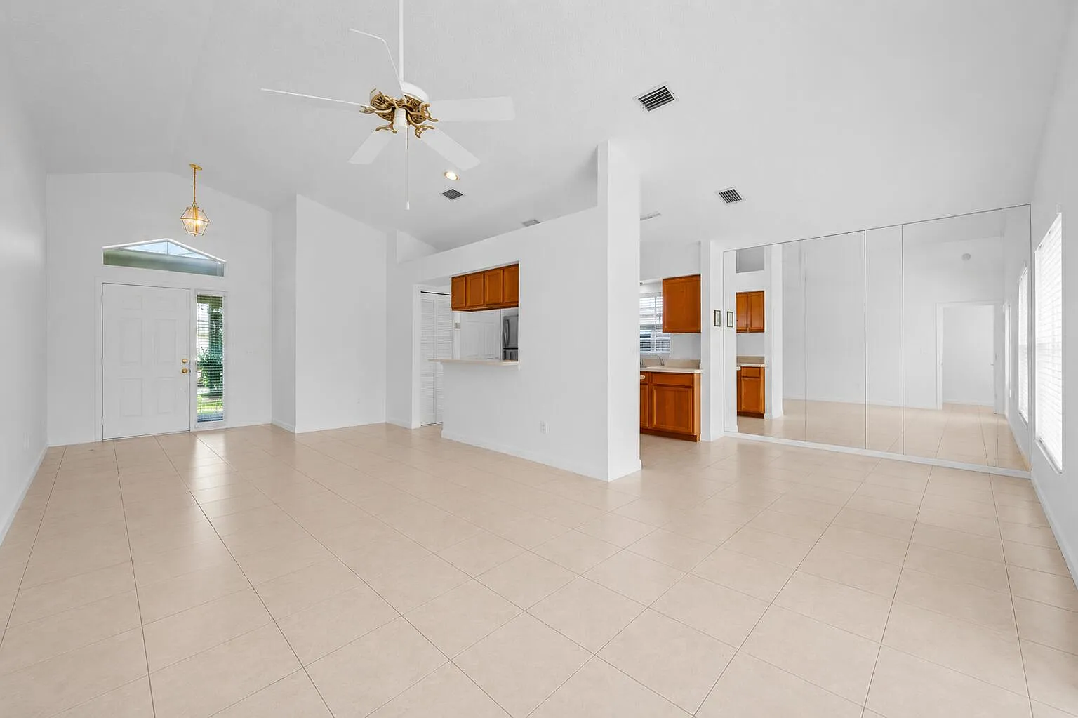 3 bed, 1307 sqft, $3,600 — Photo 2
