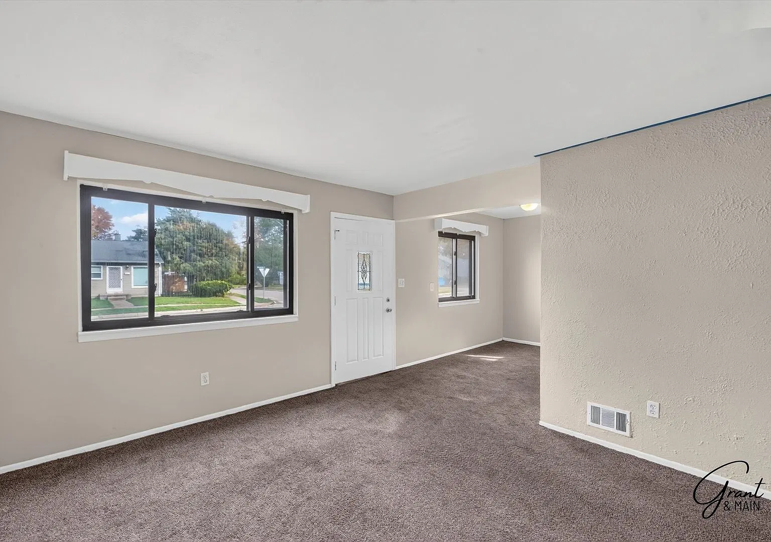 $1350 3 bedrooms — Photo 3