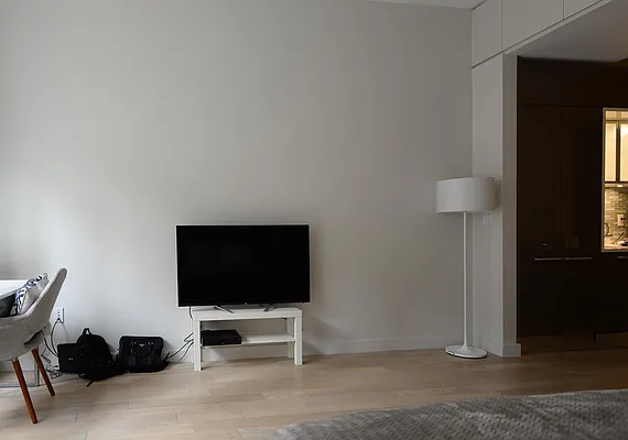 Rented by 212 Consulting Corp | media 49