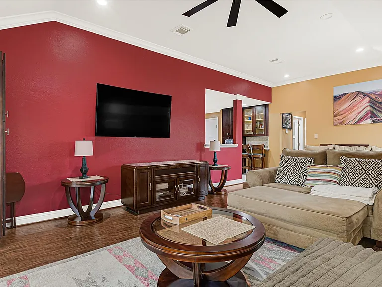 1807 Strongs Ct — Photo 4