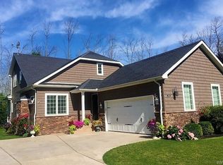 375 Harding Rd, Williamsville, NY 14221