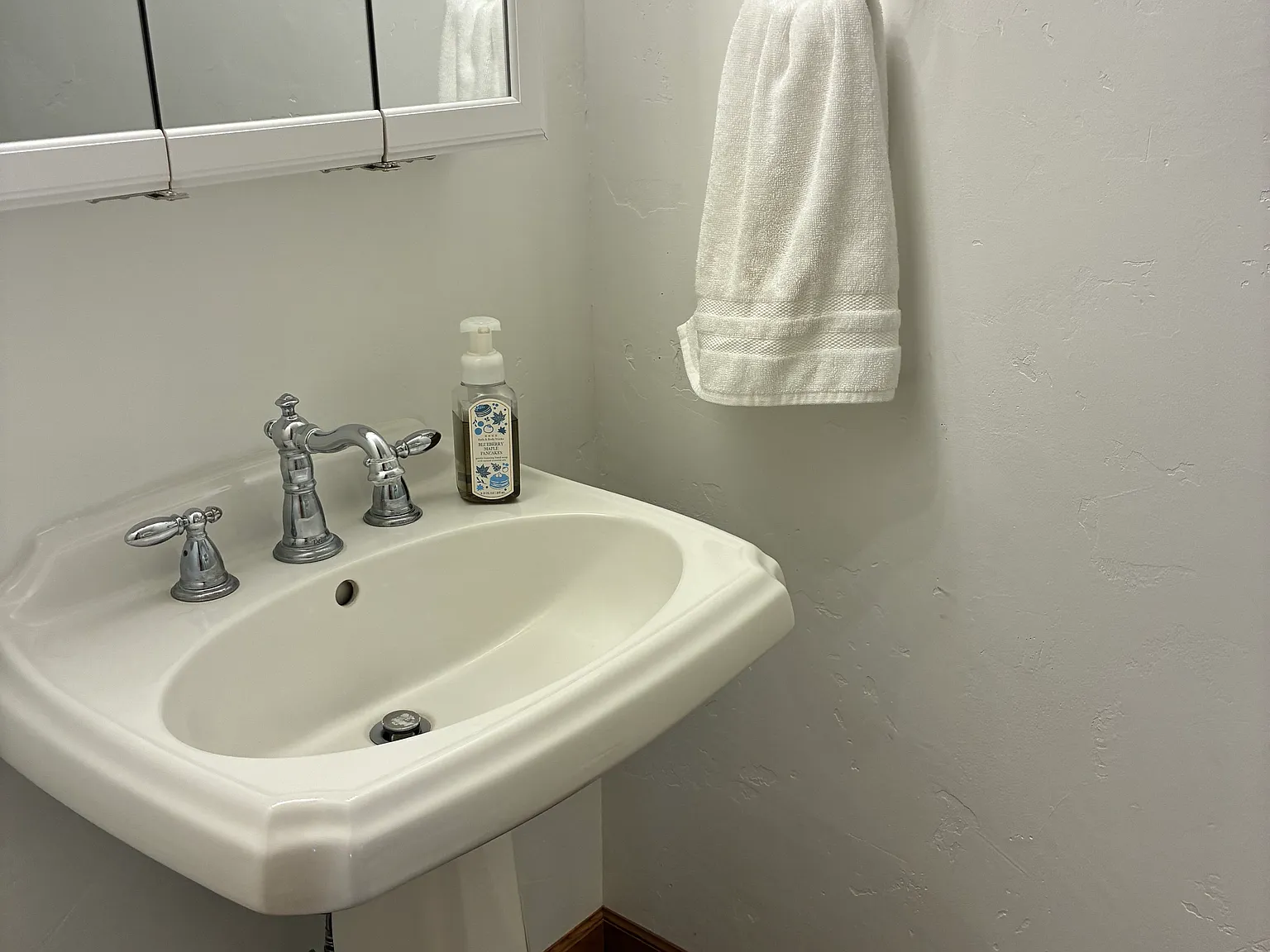 4 bed, 1.5 bath, 1750 sqft, $3,250 — Photo 3