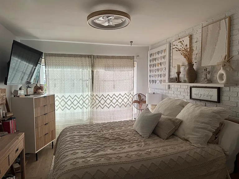 1526 Lower Lake Ct — Photo 3