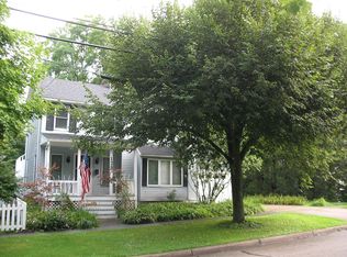 128 Hall St, Chagrin Falls, OH 44022