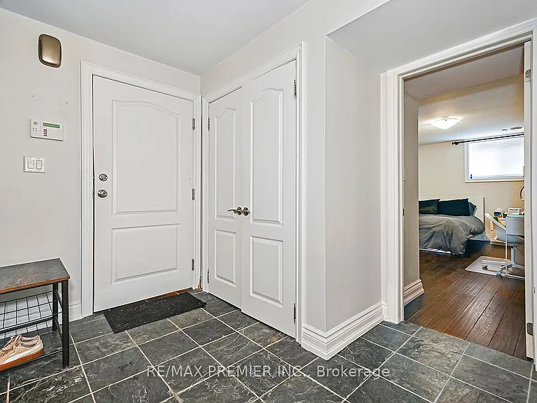 916 Scarlett Rd #BASEMENT — Photo 23
