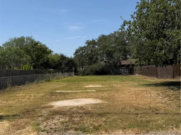720 Avenue G, Sinton, TX 78387