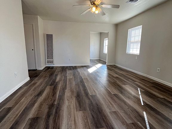 3rd image of 401 W Spruell Ave