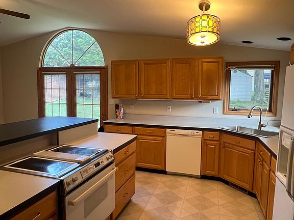 2nd image of 5 Madison Mills Ct