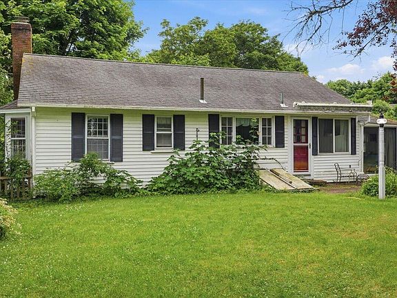 3rd image of 127 Pine Avenue