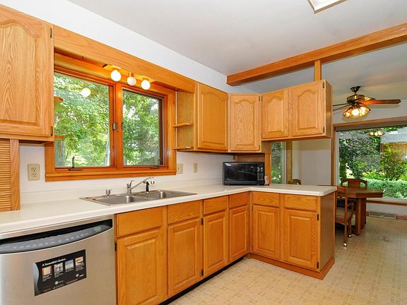 5th image of 3415 Fiebrantz Dr