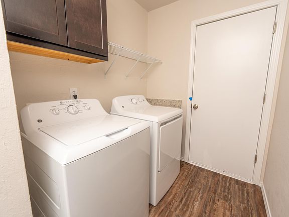 4th image of 1301 Charlotte Ct