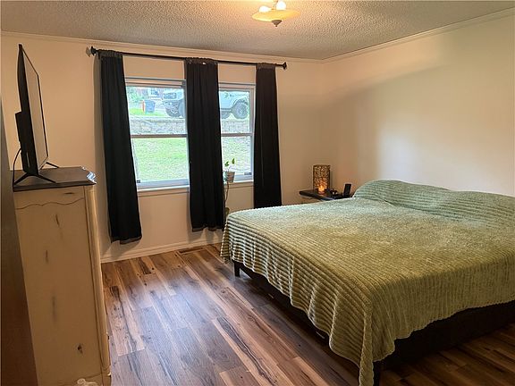 5th image of 207 W 23rd St