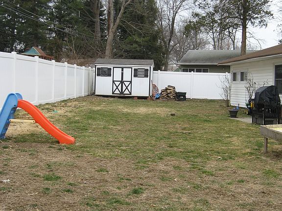 Agent: Robin Kemmerer 215-949-0810