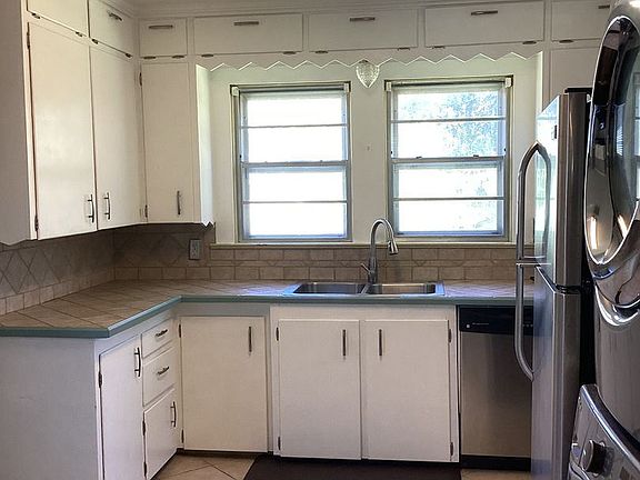 4th image of 324 Saint Joseph St