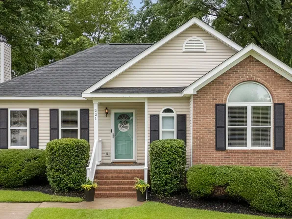 221 Whispering Winds Dr, Lexington, SC 29072