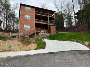 3211 Pine Way, Pigeon Forge, TN 37863