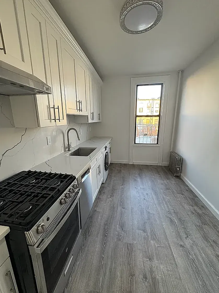 52 Hausman Street — Photo 4