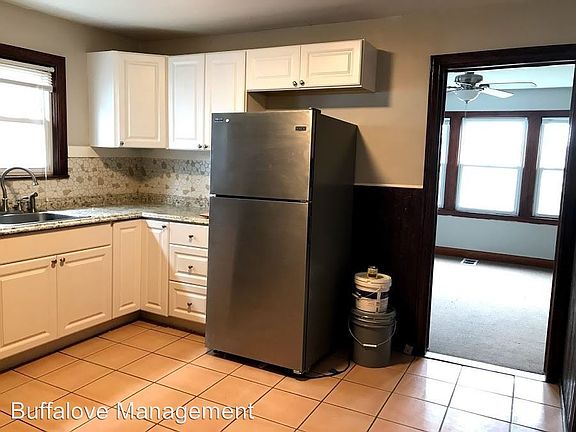 3rd image of 483 25th St
