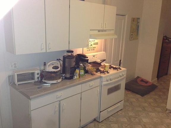 5th image of 2422 N Greenview Ave #2