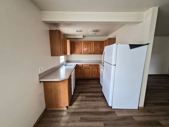 4th image of 301 E 3rd St #5