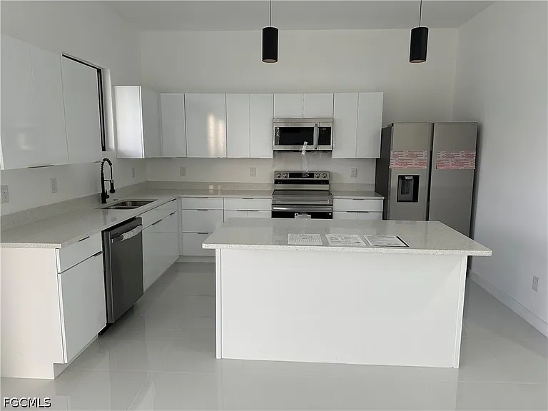 2801 SW Embers Ter — Photo 12